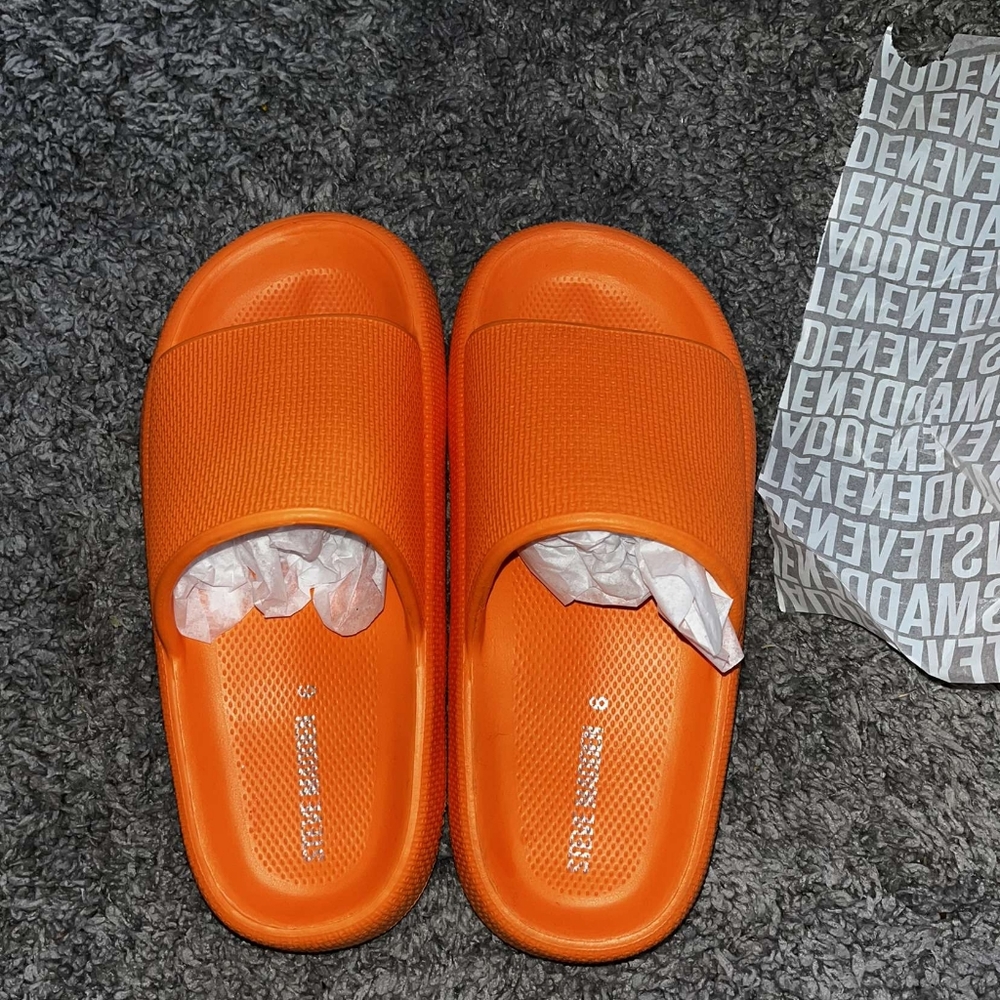 New Size 6 Steve Madden Scuba Orange Cloud Sandals Slides